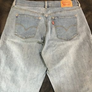 Levi’s mid length shorts/NWOT